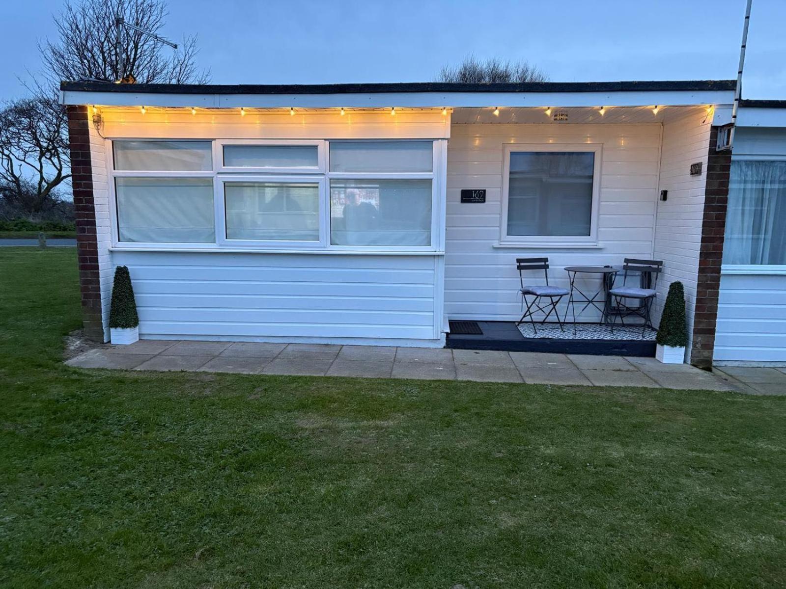 169 Sunbeach, Scratby - Two Bed Chalet, Sleeps 5, Pet Friendly, Free Pool And Entertainment Passes Wifi And Linen And Towels Included Apartamento *